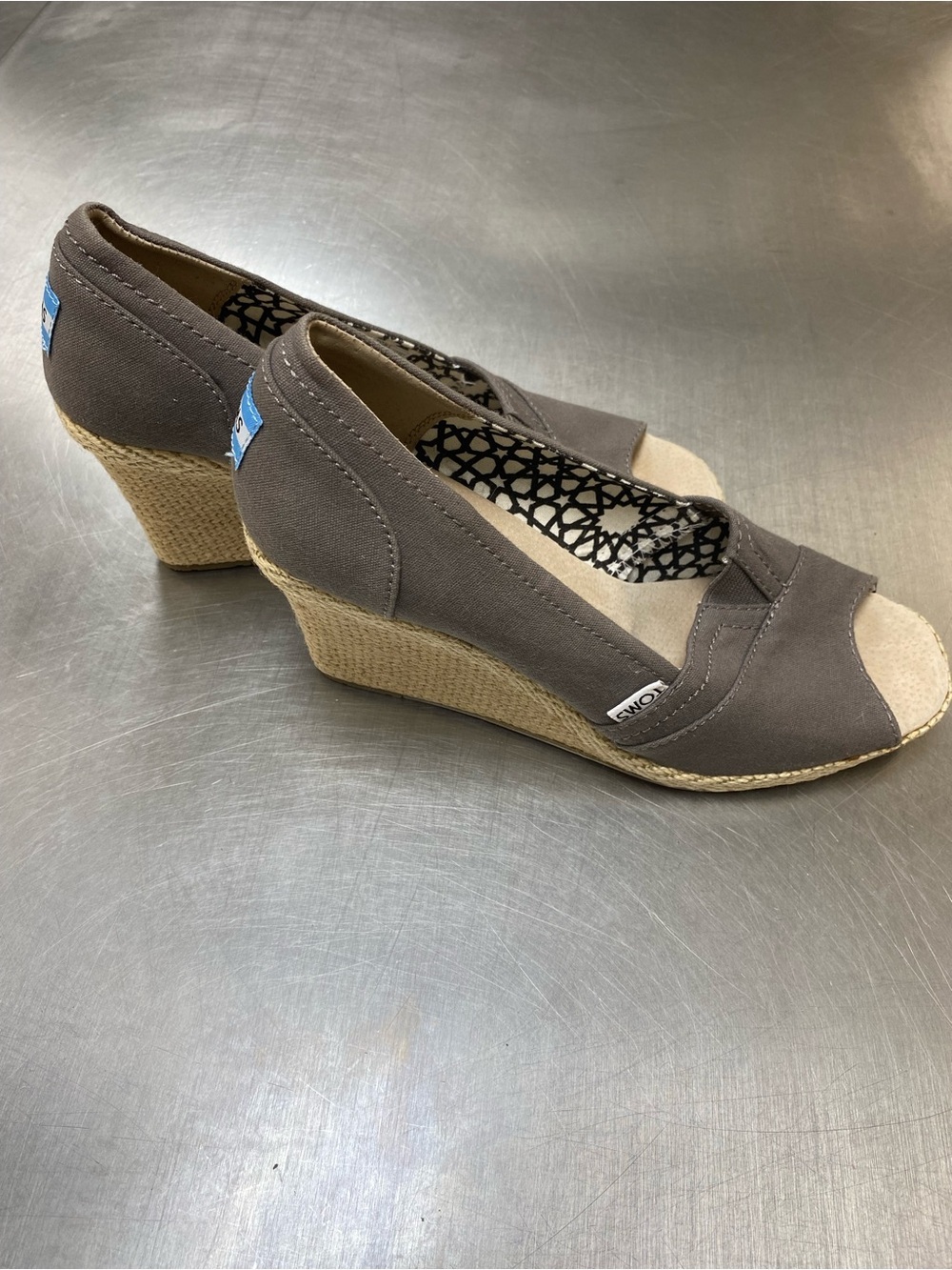 TOMS Women's Calypso Gray Peep-Toe Wedge Espadrilles Size 8